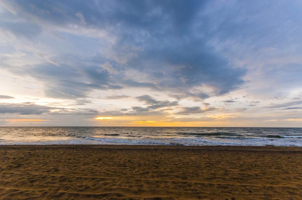 Camelot Beach Hotel Negombo Kültér fotó